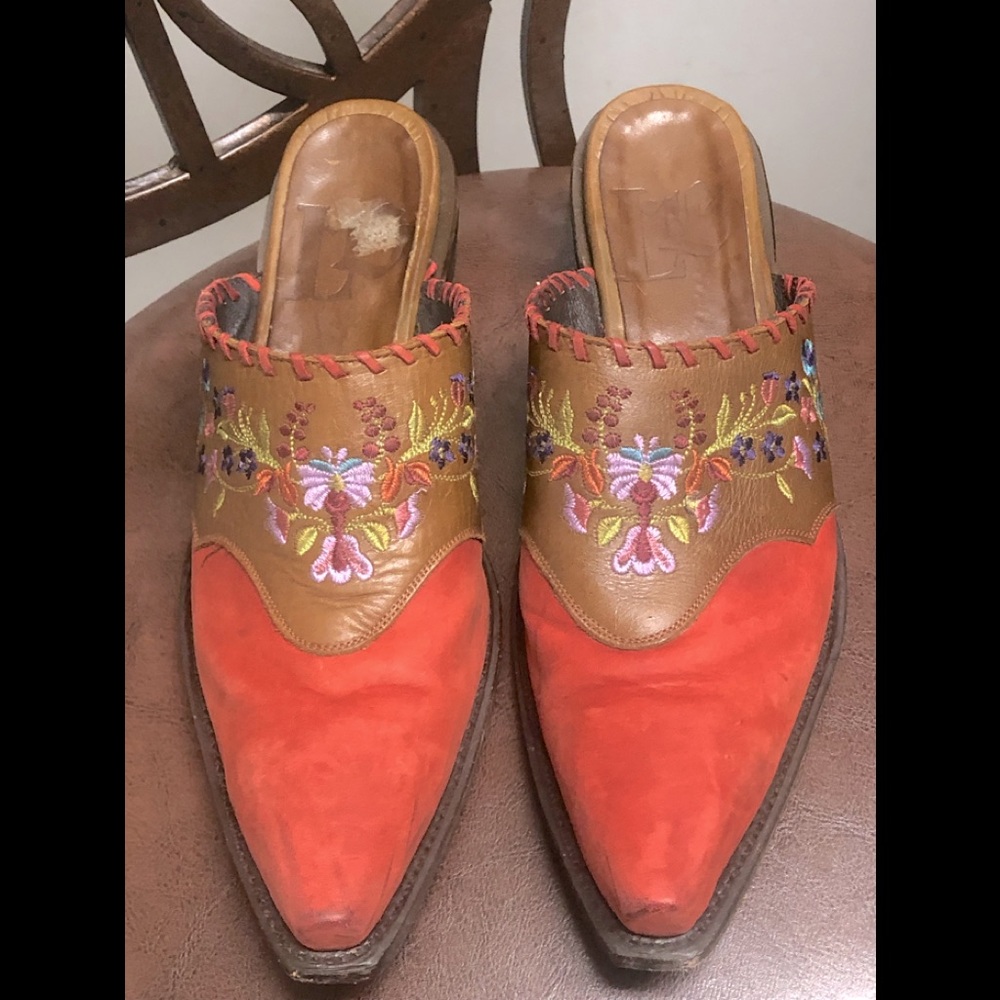 LIBERTY BLACK handmade in Mexico leather with embroidered flowers